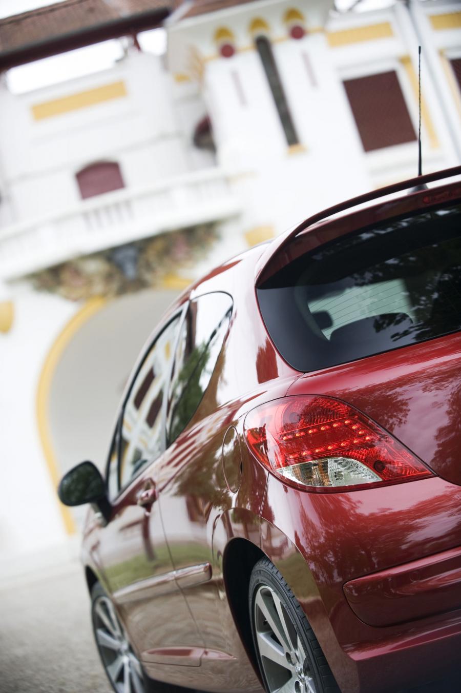  Peugeot 207 RC 2010 года  (фото 6 из 27)
